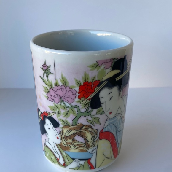 Vintage Set of 4 Japanese Geisha Porcelain Sake/Tea Cups - Picture 6 of 11